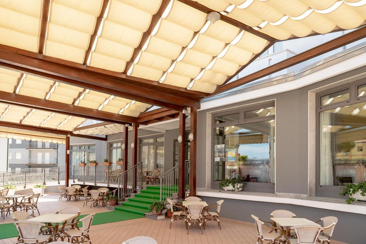 Hotel Milan Rosolina Mare Buitenkant foto