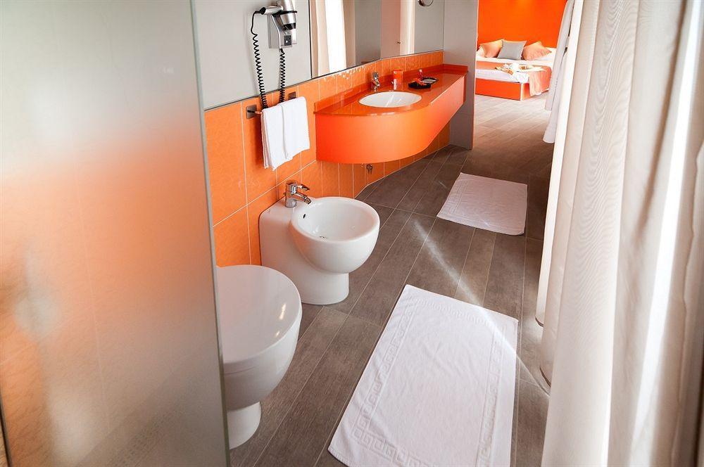 Hotel Milan Rosolina Mare Buitenkant foto