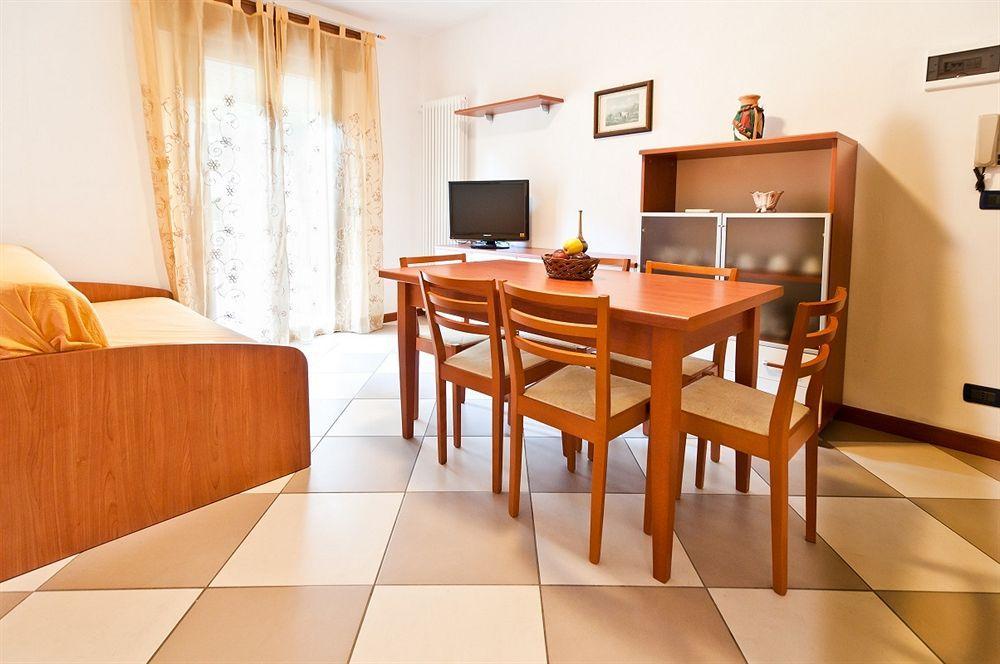 Hotel Milan Rosolina Mare Buitenkant foto