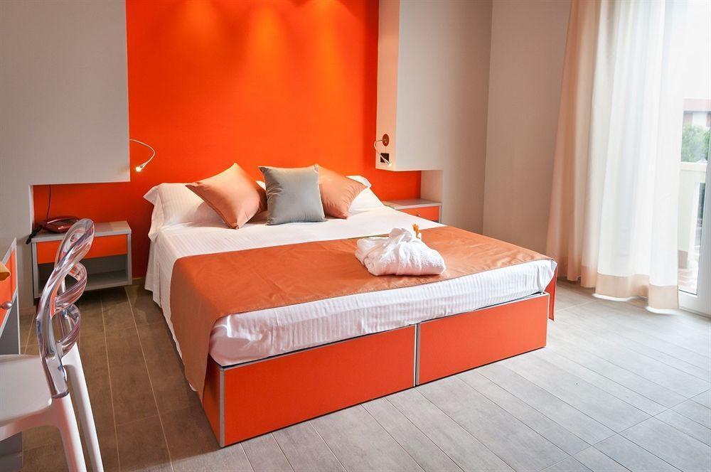 Hotel Milan Rosolina Mare Buitenkant foto